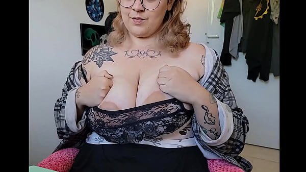 can help but play with my huge boobs