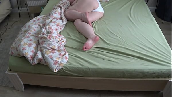 Home camera watches, a chubby wife masturbate and cum in white panties before bed. PAWG.