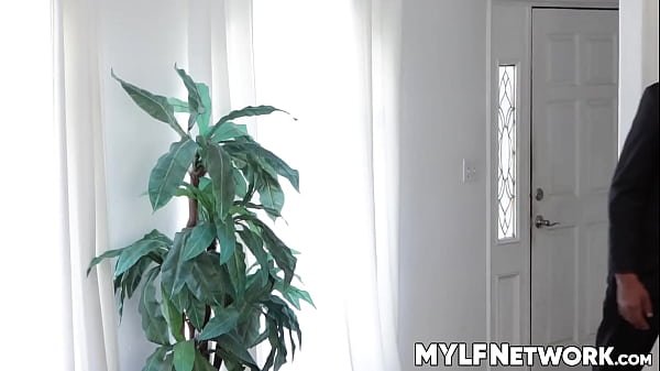 Jovan had a long day, and all he wants is to take a shower and relax, forgetting that he had a massage session booked. Payton, his masseuse, arrives.