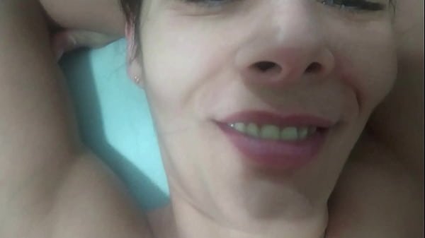 Pastora evangélica é afastada da igreja por ter vazado vídeo trepando com um garoto de 18 anos