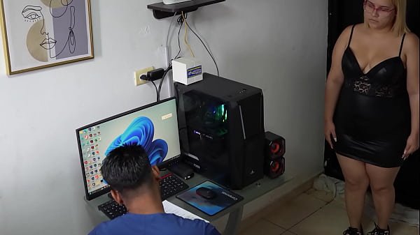 A delicious blowjob in the office