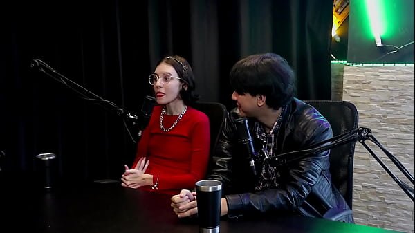 Se exibiu de lingere depois de responder em quem mama, senta e passa – Yastrixx & Dixon (WATCH ON: SHEER/RED)