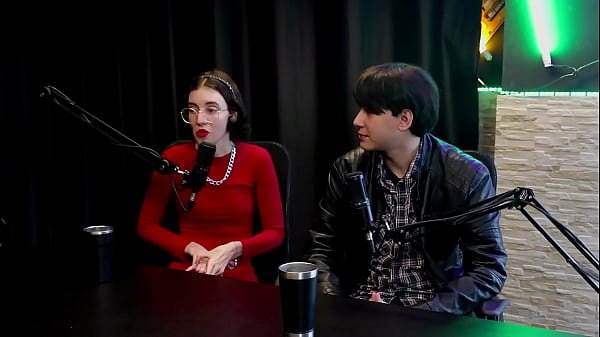 Gostava de ler hot e BDSM, gravou com um novinho, ficou chocada com o vazamento, foi demitida por ser arrogante, e a Martina… – Yastrixx & Dixon (WATCH ON: SHEER/RED)